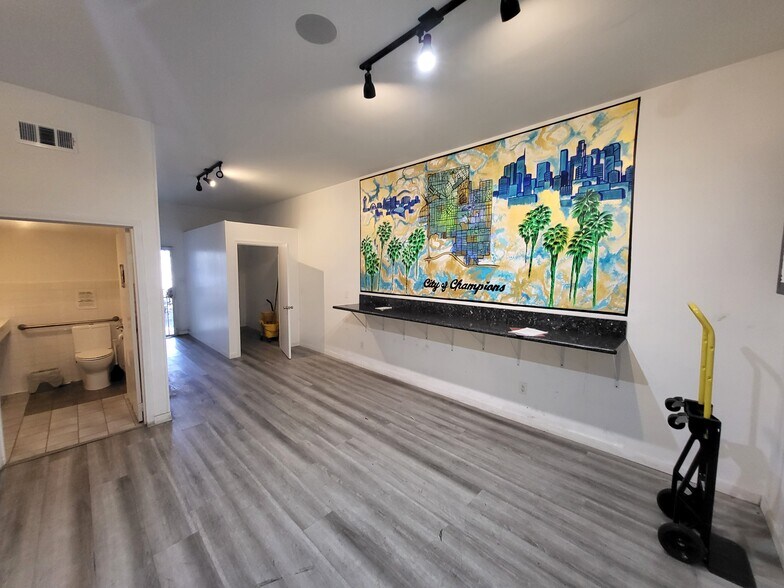 More Photos Of 11011 Crenshaw Blvd, Inglewood Office For Lease