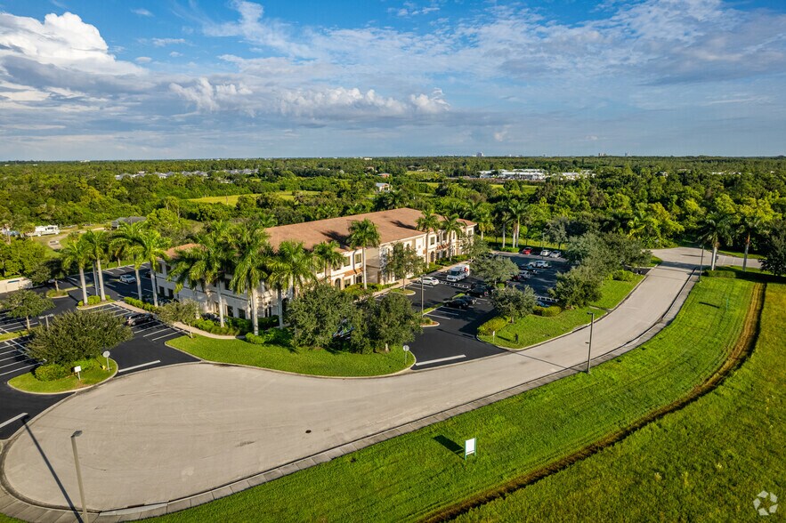 More Photos Of 12140 Carissa Commerce Ct, Fort Myers Office For Lease