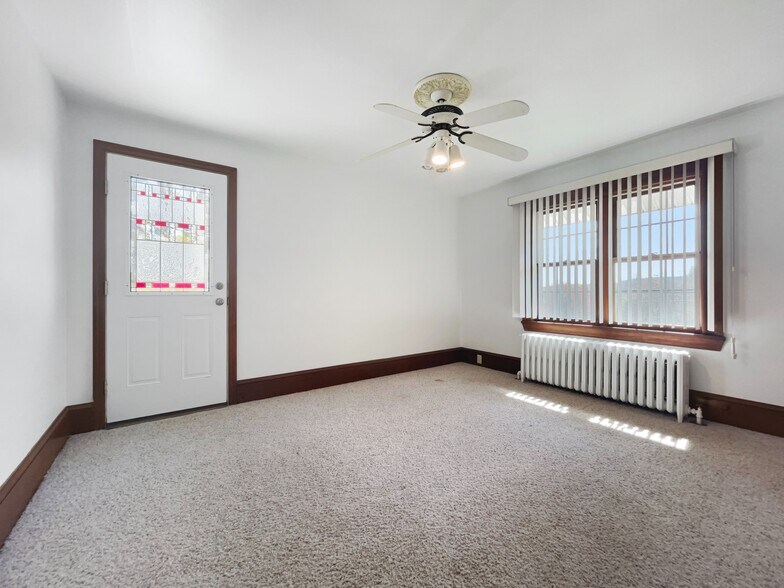 More Photos Of 794 Claremont Ave, Tamaqua General Retail For Sale