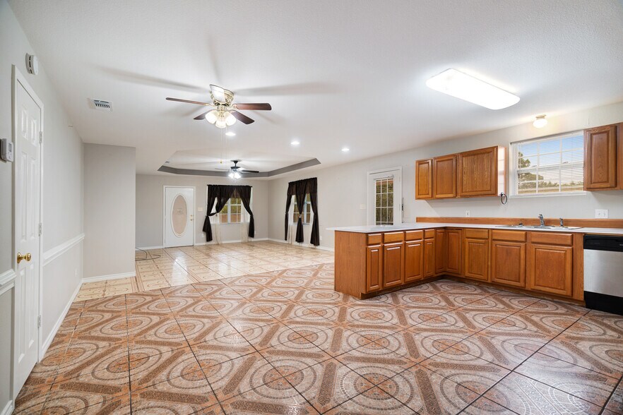 More Photos Of 6210 Lamar Rd, Reno Flex For Sale