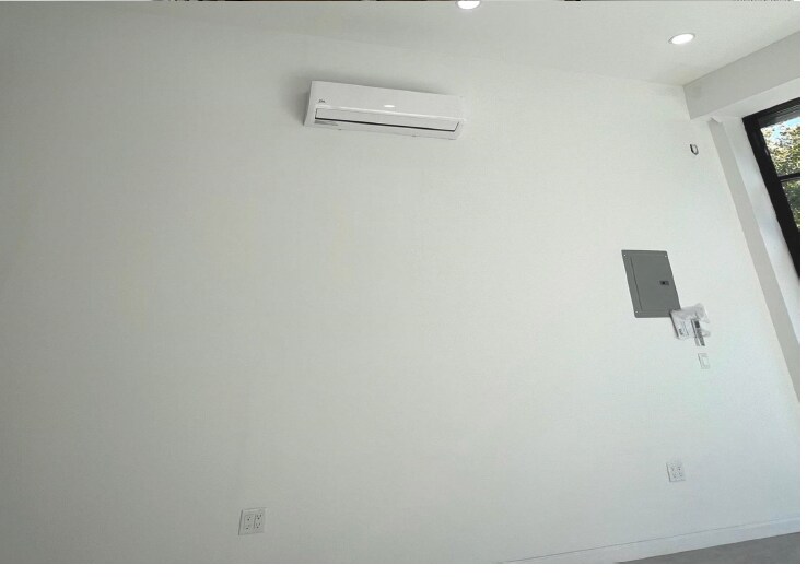 More Photos Of 557 E 137th St, Bronx General Retail For Sale