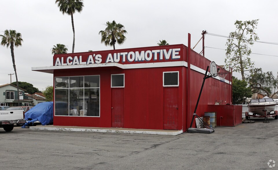 More Photos Of 700 N Anaheim Blvd, Anaheim General Retail For Sale