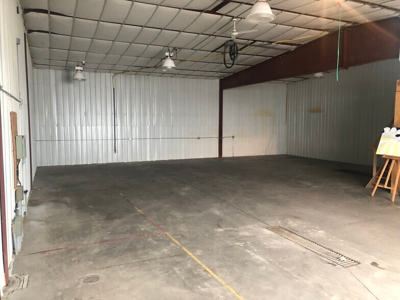 More Photos Of 6934 11th Ave SW, Rochester Warehouse For Lease