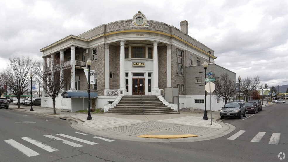 Primary Photo Of 202 N Central Ave, Medford Lodge Meeting Hall For Lease