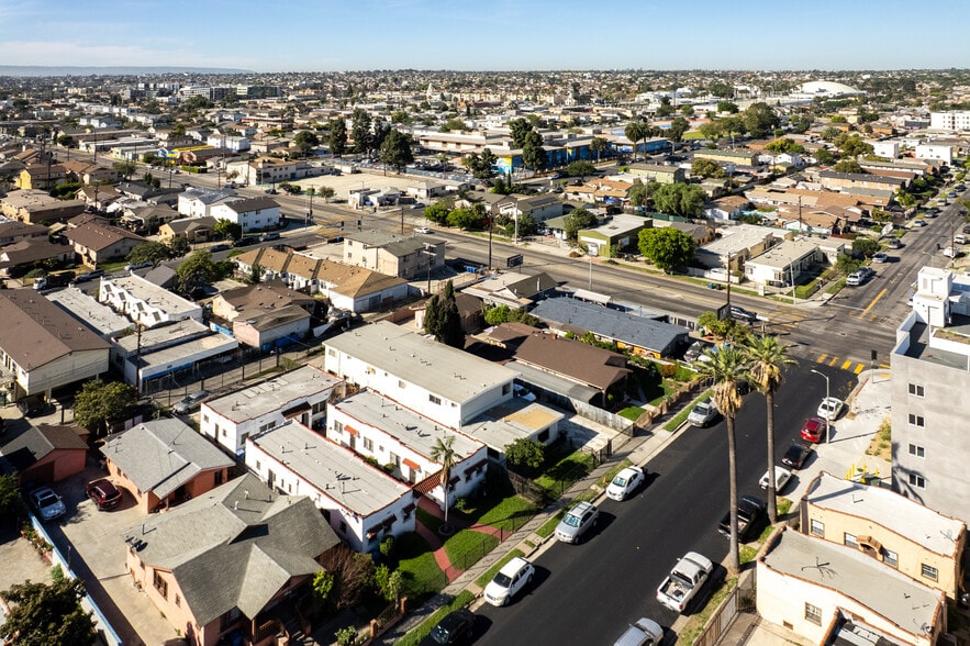 More Photos Of 732 W 76th St, Los Angeles Apartments For Sale