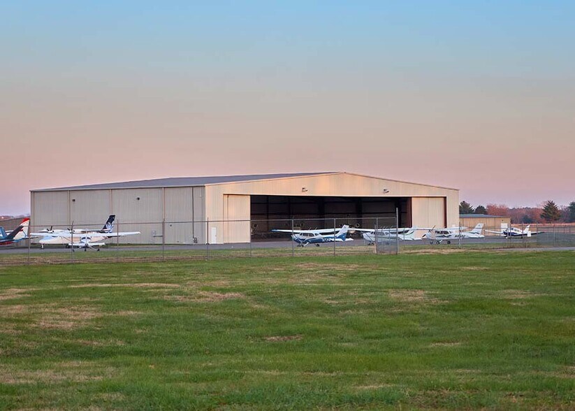 More Photos Of 276 Doug Warpoole Rd, Smyrna Airplane Hangar For Sale