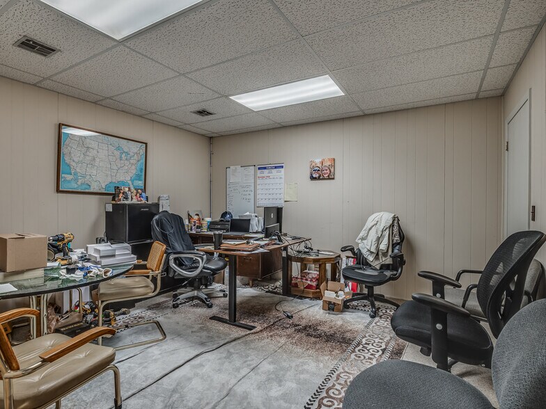 More Photos Of 3730-3732 N MacArthur Blvd, Warr Acres Showroom For Sale