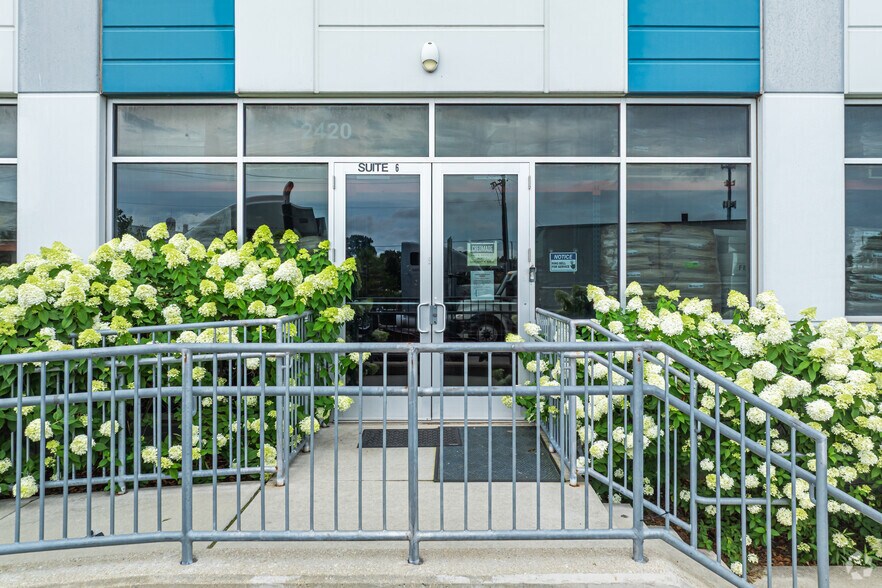 More Photos Of 2400 S Wood St, Chicago Warehouse For Lease