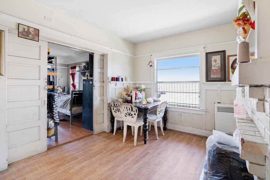 More Photos Of 239 W 43rd St, Los Angeles Apartments For Sale