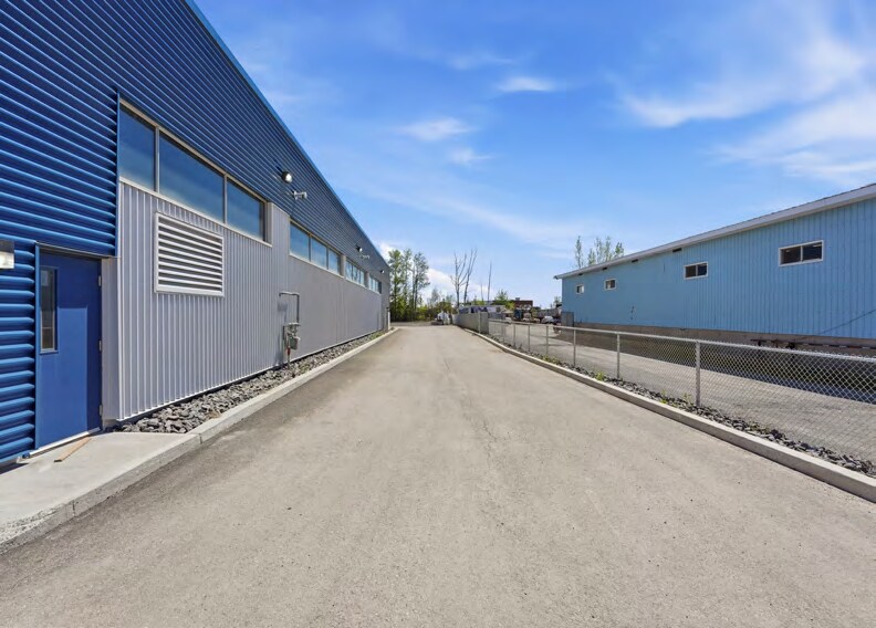 Primary Photo Of 145 Rue De L'industrie, L'assomption Industrial For Lease