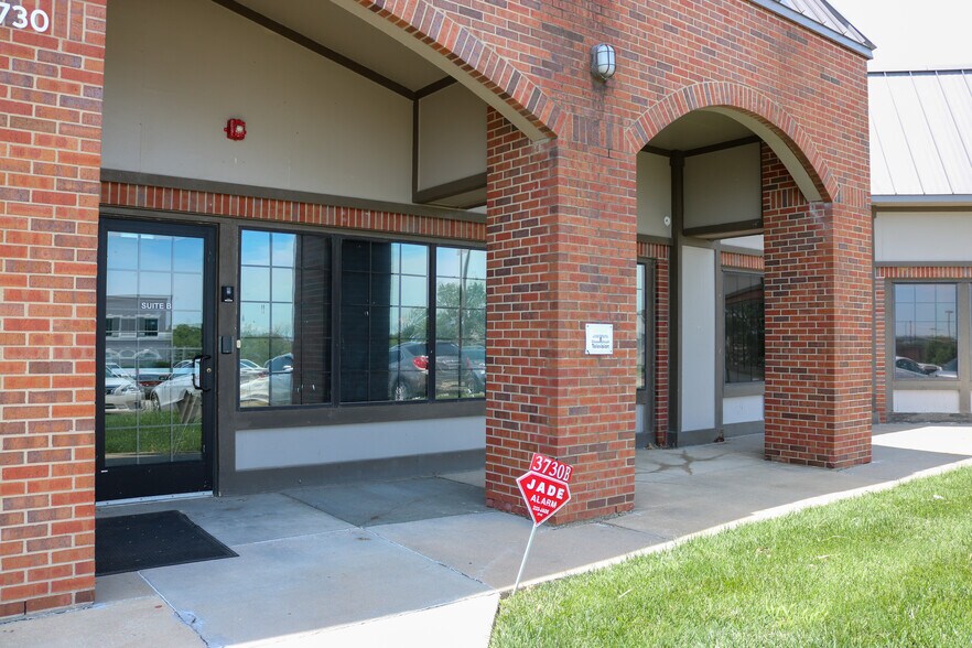 More Photos Of 3730 S Elizabeth St, Independence Medical For Lease