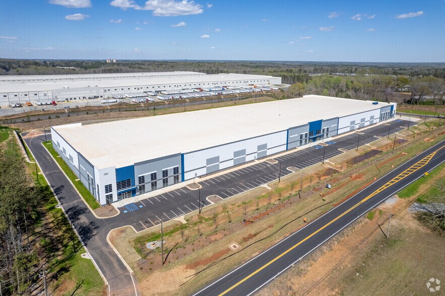 More Photos Of 700 Highway 16 E, Newnan Distribution For Lease
