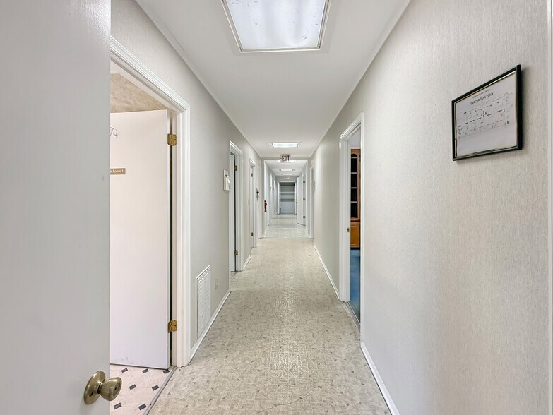 More Photos Of 420 Durant St, South Hill Office For Sale