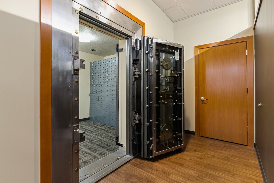 More Photos Of 1501 Cornwall Ave, Bellingham Bank For Sale