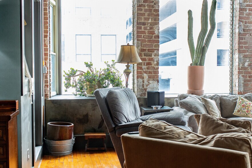 More Photos Of 112 18th St N, Birmingham Storefront For Sale