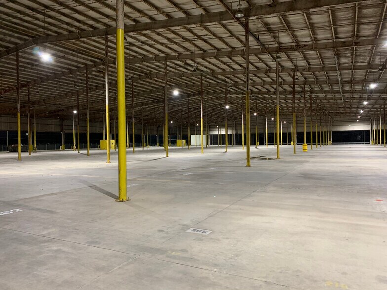 More Photos Of 1523 Midfield Industrial Blvd, Birmingham Distribution For Lease