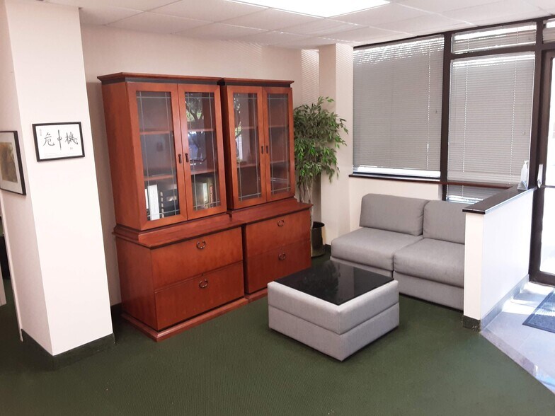 More Photos Of 200 Highpoint Dr, Chalfont Office For Sale