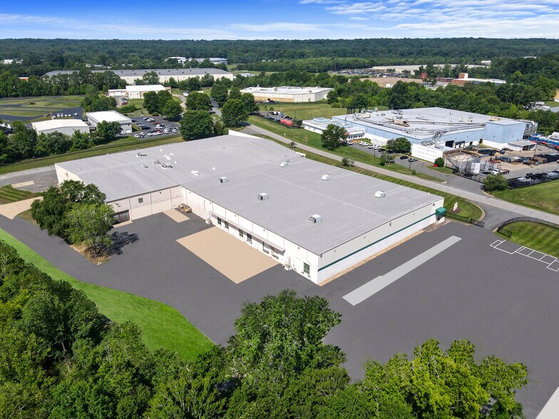More Photos Of 3550 Lee Hill Dr, Fredericksburg Warehouse For Lease