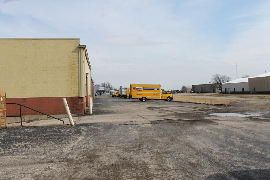 More Photos Of 121 Industrial Dr, Dekalb Manufacturing For Sale