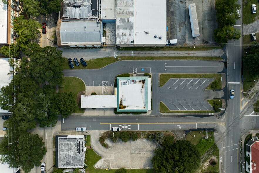 More Photos Of 2505 Abercorn St, Savannah Bank For Lease