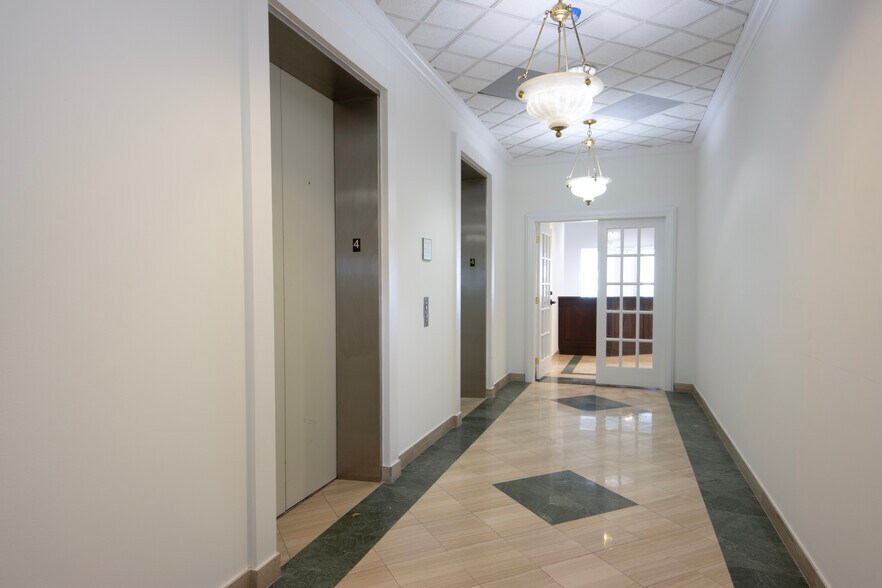 More Photos Of 888 E Las Olas Blvd, Fort Lauderdale Office For Lease