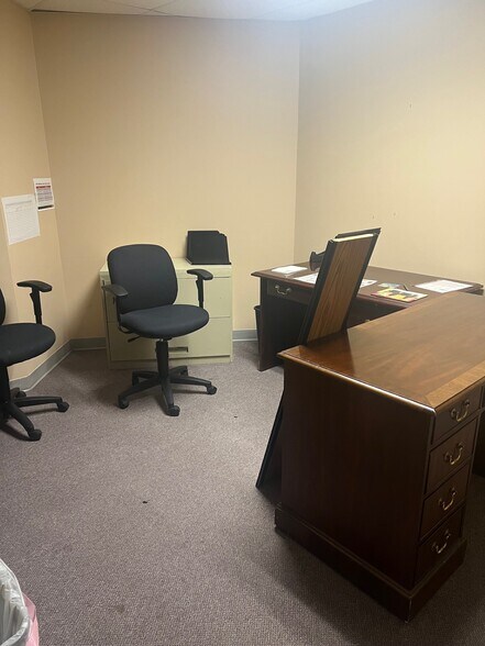 More Photos Of 824 John Marshall Hwy, Front Royal Office For Sale