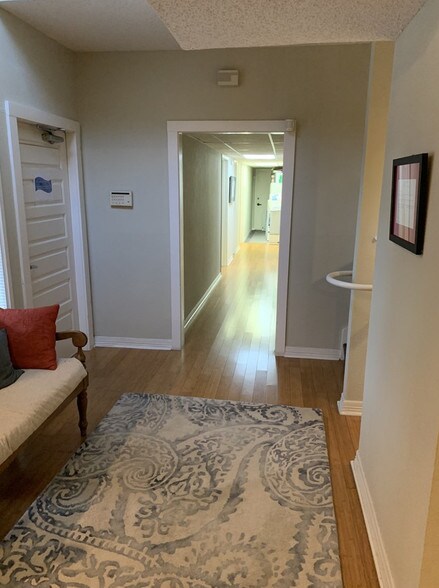 More Photos Of 2525 Wallingwood Dr, Austin Unknown For Lease