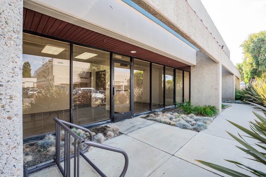 More Photos Of 1937 Goodyear Ave, Ventura Warehouse For Lease