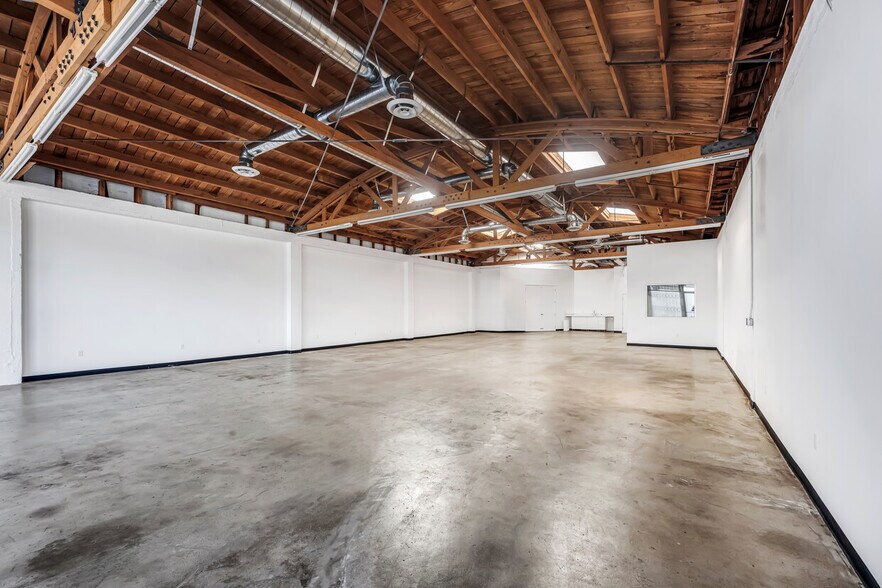 More Photos Of 1939 S Santa Fe Ave, Los Angeles Showroom For Lease