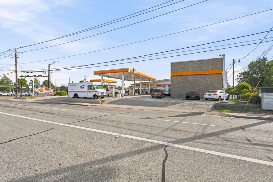 More Photos Of 101 S Friendswood Dr, Friendswood General Retail For Sale