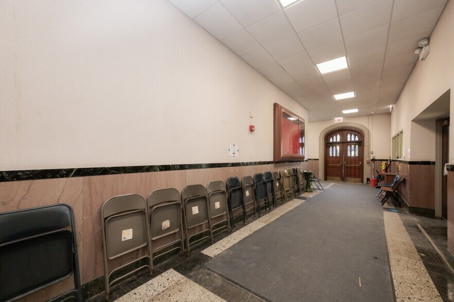 More Photos Of 200 S Oak Park Ave, Oak Park Schools For Sale