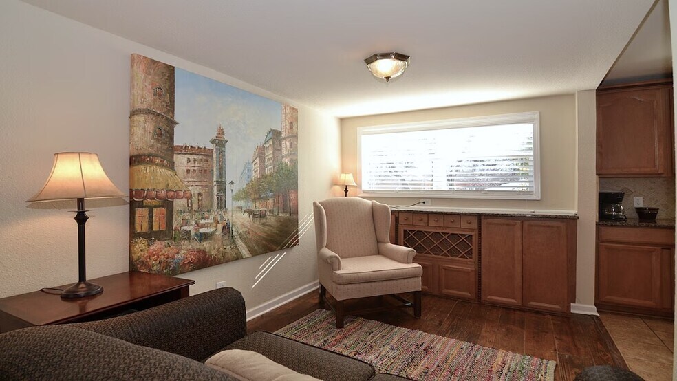 More Photos Of 227 Elm St, McKinney Freestanding For Sale