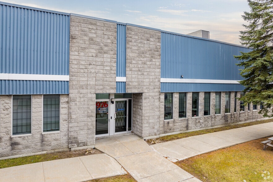 More Photos Of 976-994 Rue Bergar, Laval Industrial For Lease