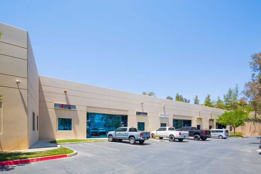 More Photos Of 28303-28319 W Industry Dr, Valencia Warehouse For Lease