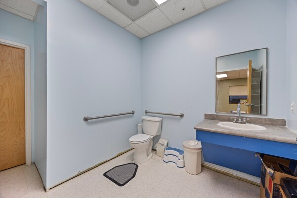 More Photos Of 4520 Military Rd, Niagara Falls Office For Sale
