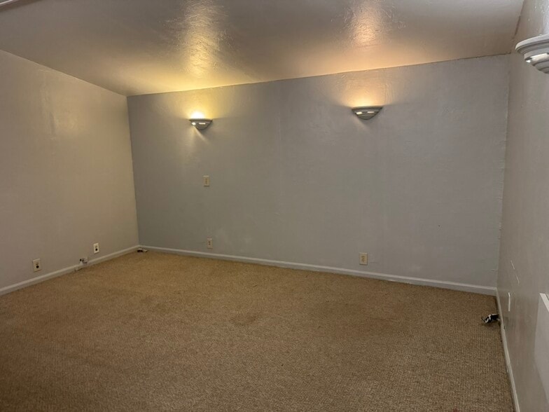 More Photos Of 437 Cavitt Ave, Trafford Office For Lease