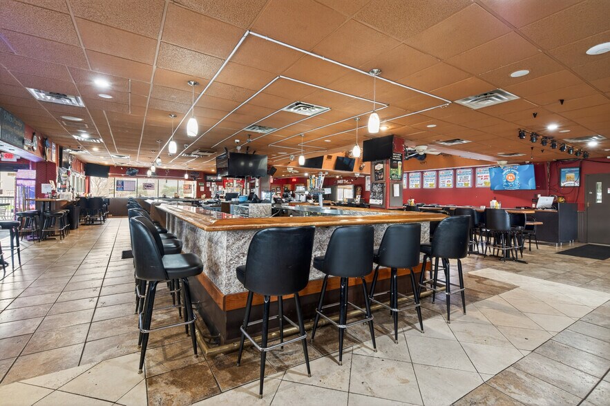 More Photos Of 17646 NE Central Ave, Ham Lake Restaurant For Sale