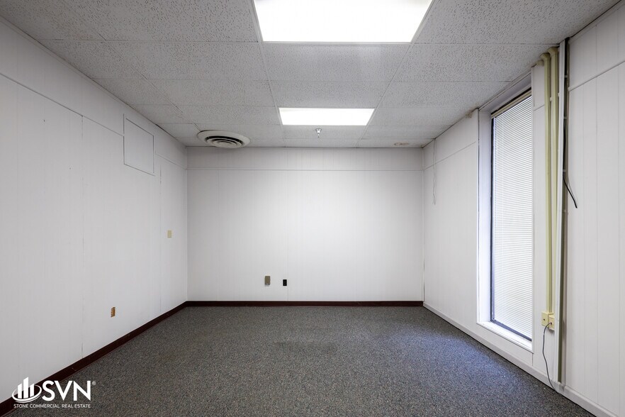 More Photos Of 1047 US Highway 127 S, Frankfort Medical For Lease