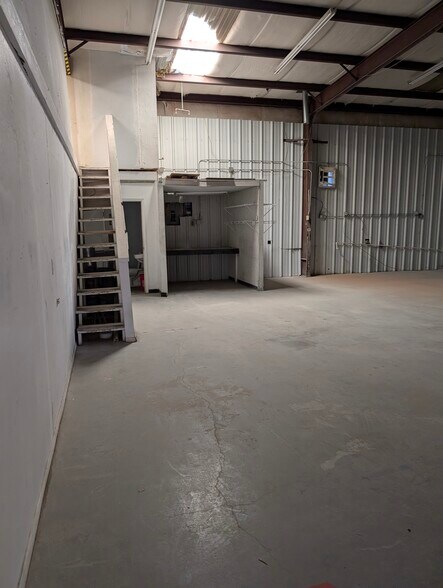 More Photos Of 11101 Dyer St, El Paso Freestanding For Lease