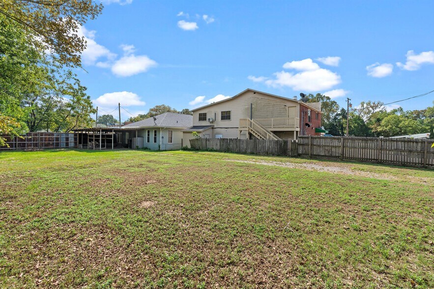 More Photos Of 605 E Broadway St, Jefferson General Retail For Sale