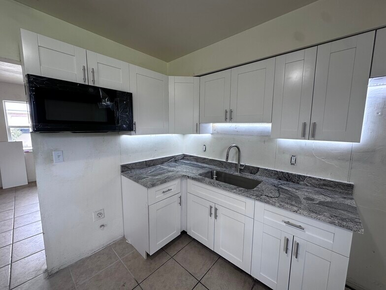 More Photos Of 2223 Adams St, Hollywood Apartments For Sale