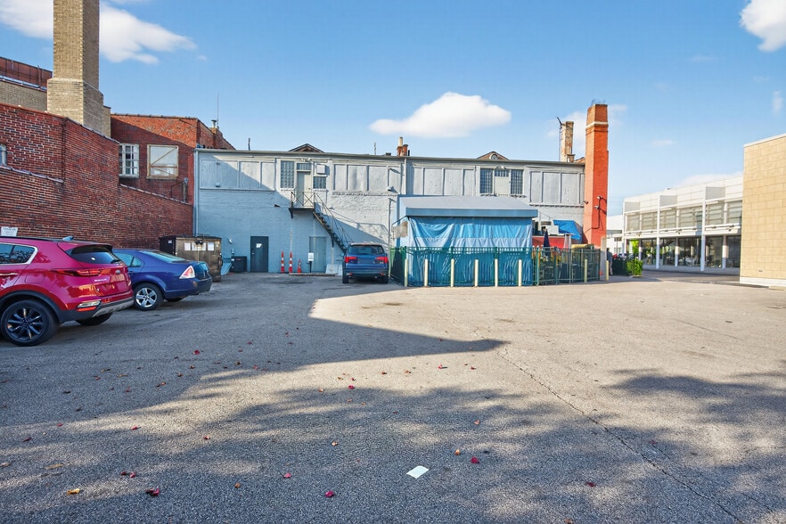 More Photos Of 3055 Madison Rd, Cincinnati Storefront Retail Residential For Lease