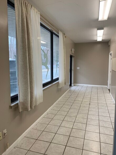 More Photos Of 141 Damon Rd, Northampton Storefront For Lease