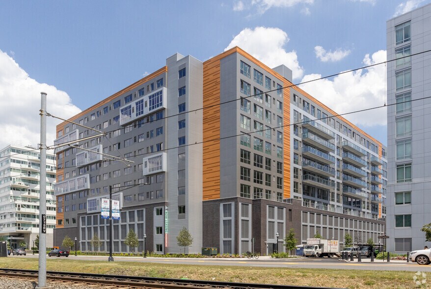 More Photos Of 900 Avenue At Port Imperial, Weehawken Apartments For Lease