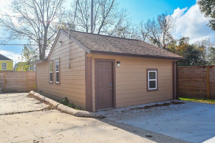 More Photos Of 4928 Old Spanish Trl, Houston Office For Sale
