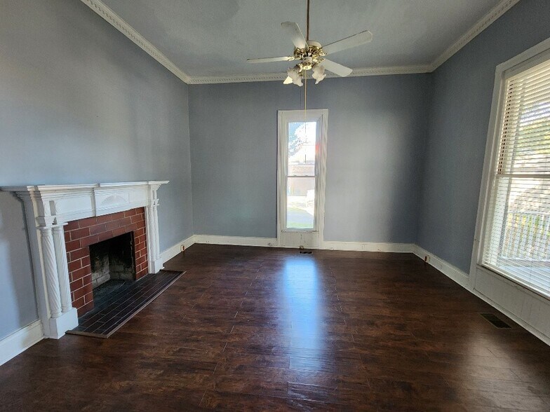 More Photos Of 432 E Main St, Gallatin Office Residential For Sale