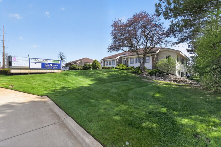 More Photos Of 6300 Sashabaw Rd, Village of Clarkston Storefront For Lease