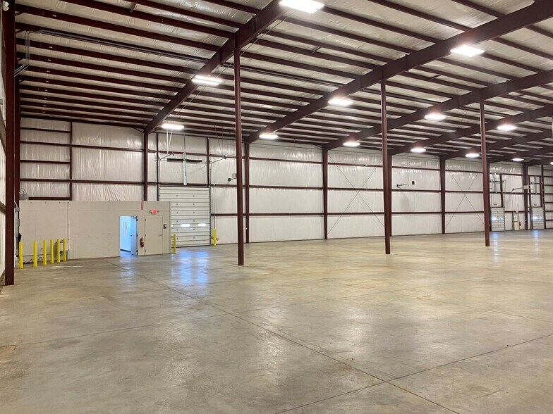More Photos Of 716 Airport Rd, Palmyra Distribution For Lease