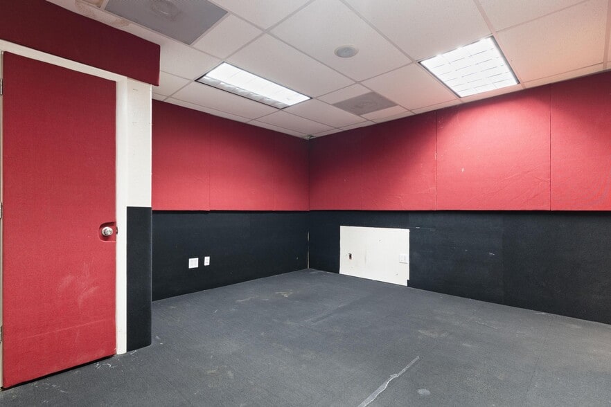 More Photos Of 5021 W Nassau St, Tampa Manufacturing For Sale
