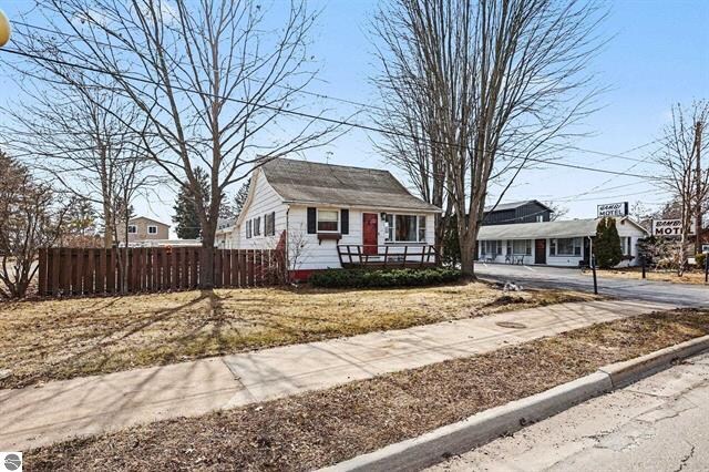 More Photos Of 1100 E Bay St, East Tawas Hotel For Sale